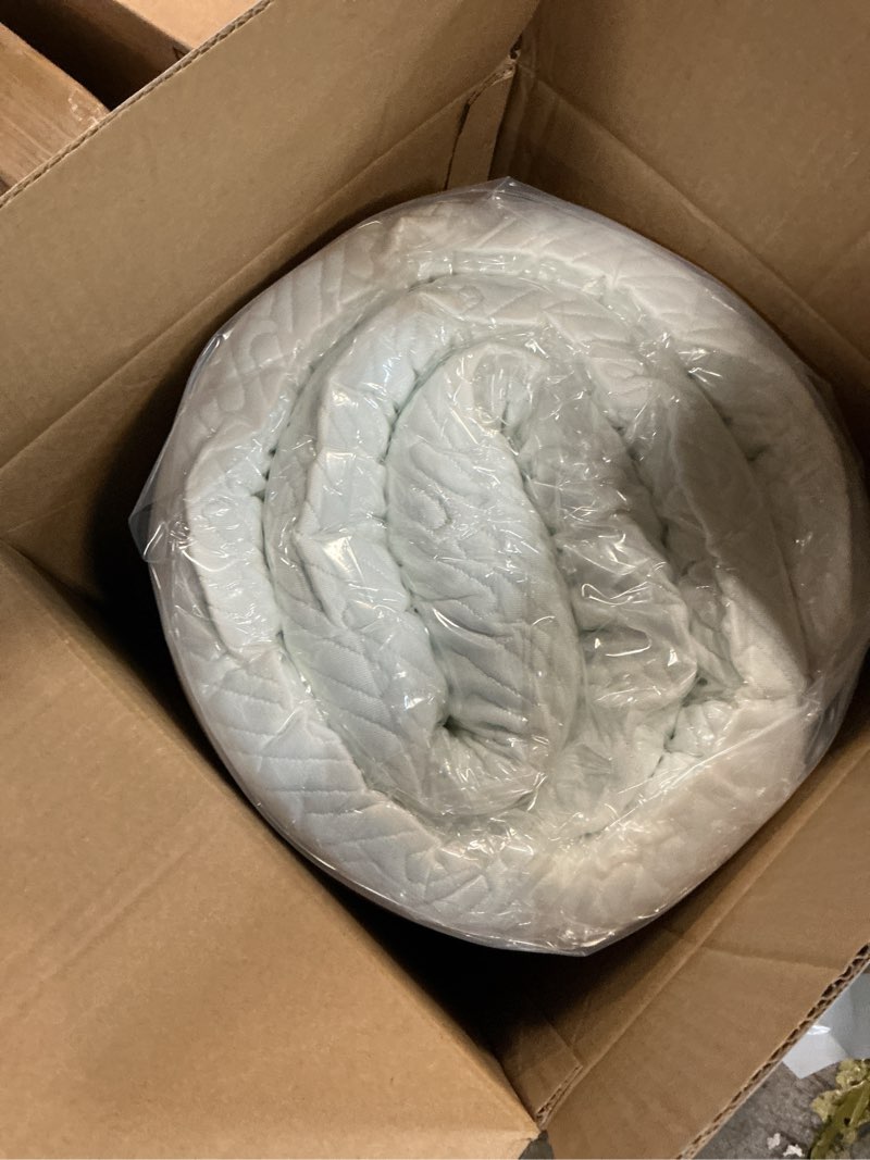Condition photo showing Good Condition for valuxe 3 inch gel memory foam mattress topper king size high density cooling pad pressure relief bed topper (with removable & bamboo cover)