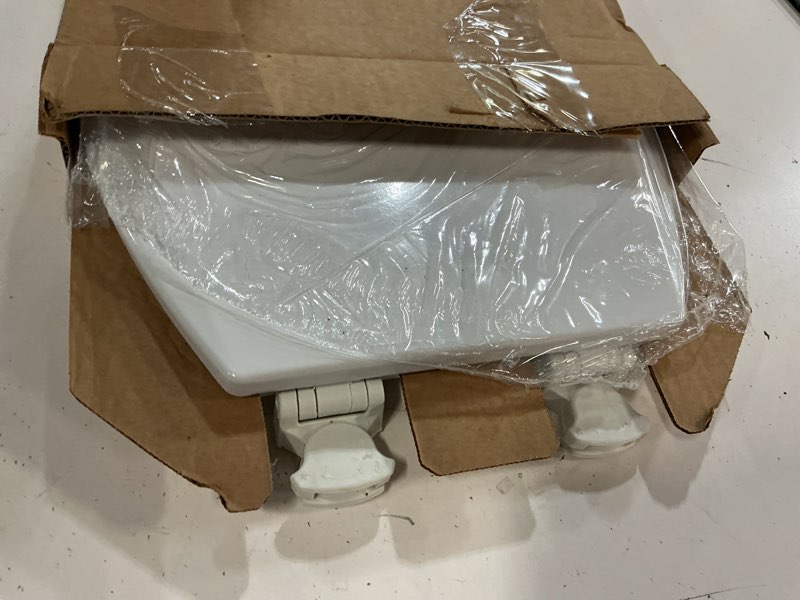 Condition photo showing Good Condition for bemis 500ec 390 toilet seat with easy clean & change hinges, 1 pack round, cotton white