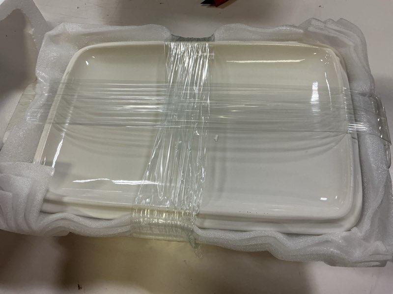 Condition photo showing Good Condition for MALACASA 3.4 Quart Baking Dish With Lid, Porcelain Casserole dish with Lid, 13 x 9 Lasagna Pan Deep with Lid, Rectangular Bakeware With Handle, Microwave, Oven Safe, White, Series BAKE 3.4 QT - White