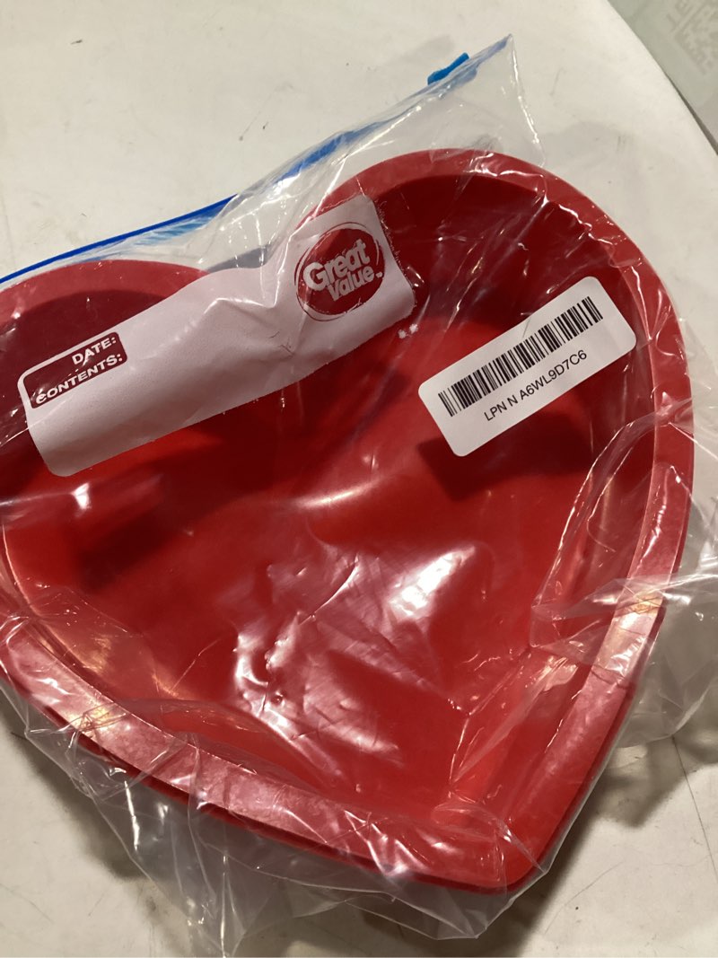 Condition photo showing New/Like New for 8 Inch Silicone Heart Shaped Cake Pans Small Heart Cake Pan Set Nonstick Silicone Heart Molds for Baking (2 Pcs, Red) Red 8 inch