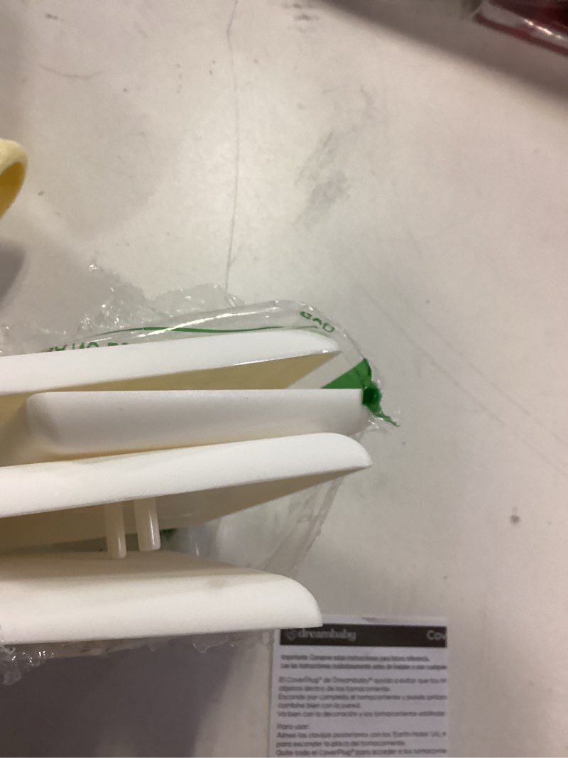 Condition photo showing Good Condition for Dreambaby CoverPlug Paintable Outlet Plug Cover for Baby Safety -Electrical Wall Plate Socket Guard Protector (4 Pack) 4 Count (Pack of 1)