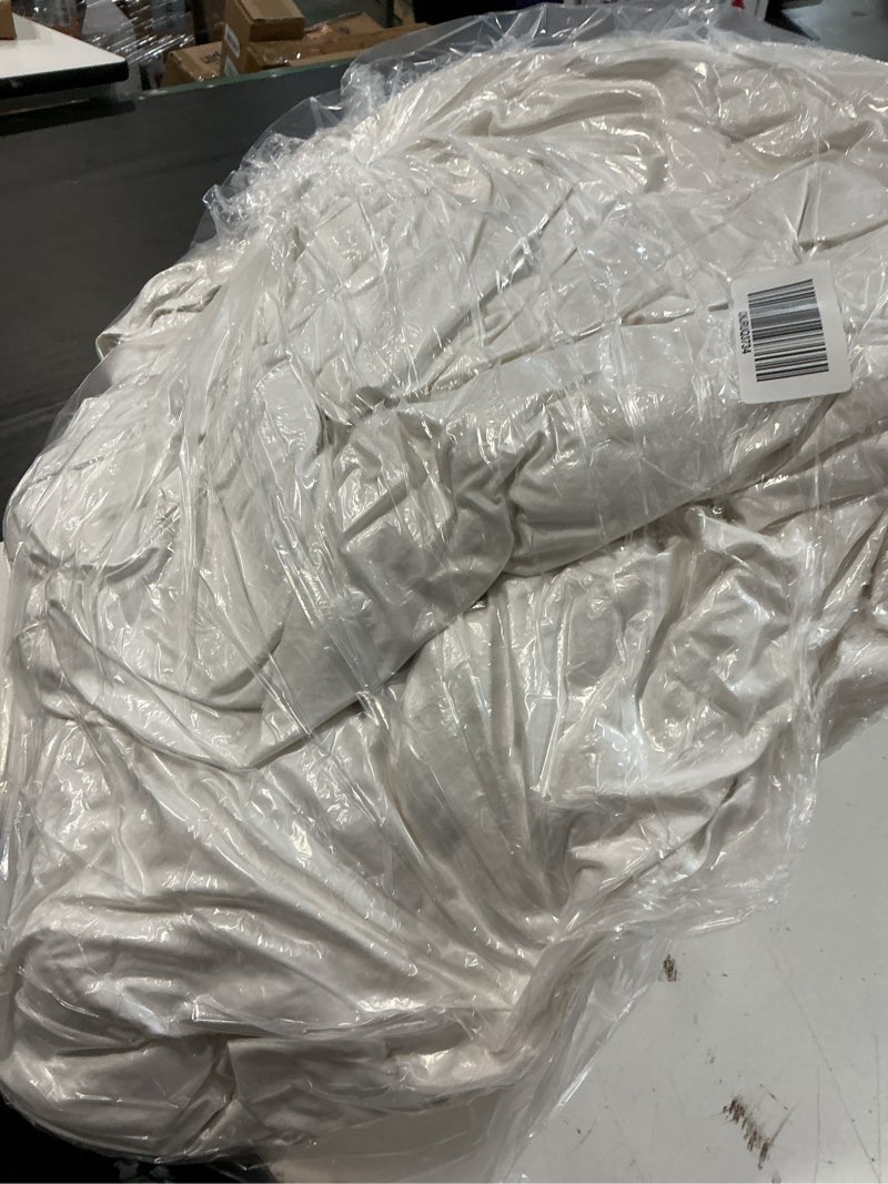Condition photo showing Good Condition for premium down comforter, full/queen, down