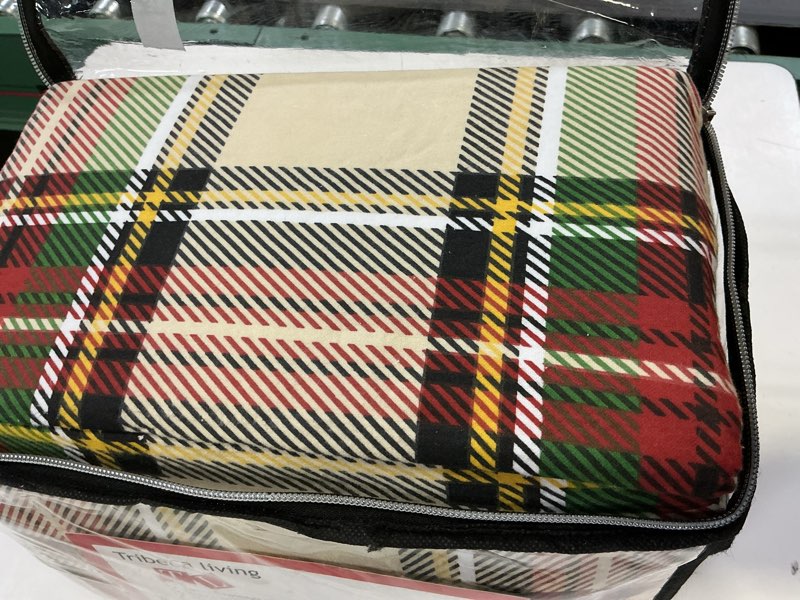Condition photo showing New/Like New for king 3pc charleston stripe cotton flannel printed oversized duvet set multi - tribeca living