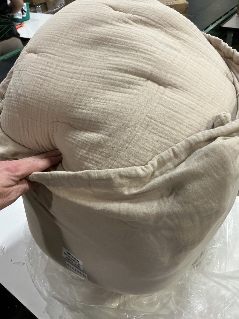 Condition photo showing New/Like New for quince airy gauze dream quilt set queen dune
