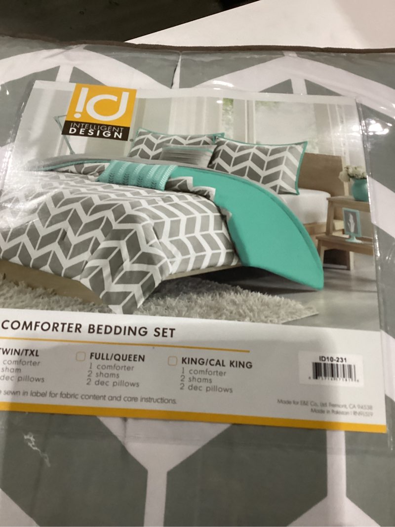 Condition photo showing New/Like New for Intelligent Design Cozy Comforter Set Geometric Chevron Print Modern All Season Vibrant Color Bedding Layer, Matching Sham, Decorative Pillow, Twin/Twin XL, Nadia Aqua 4 Piece,Teal Twin/Twin XL Teal Comforter