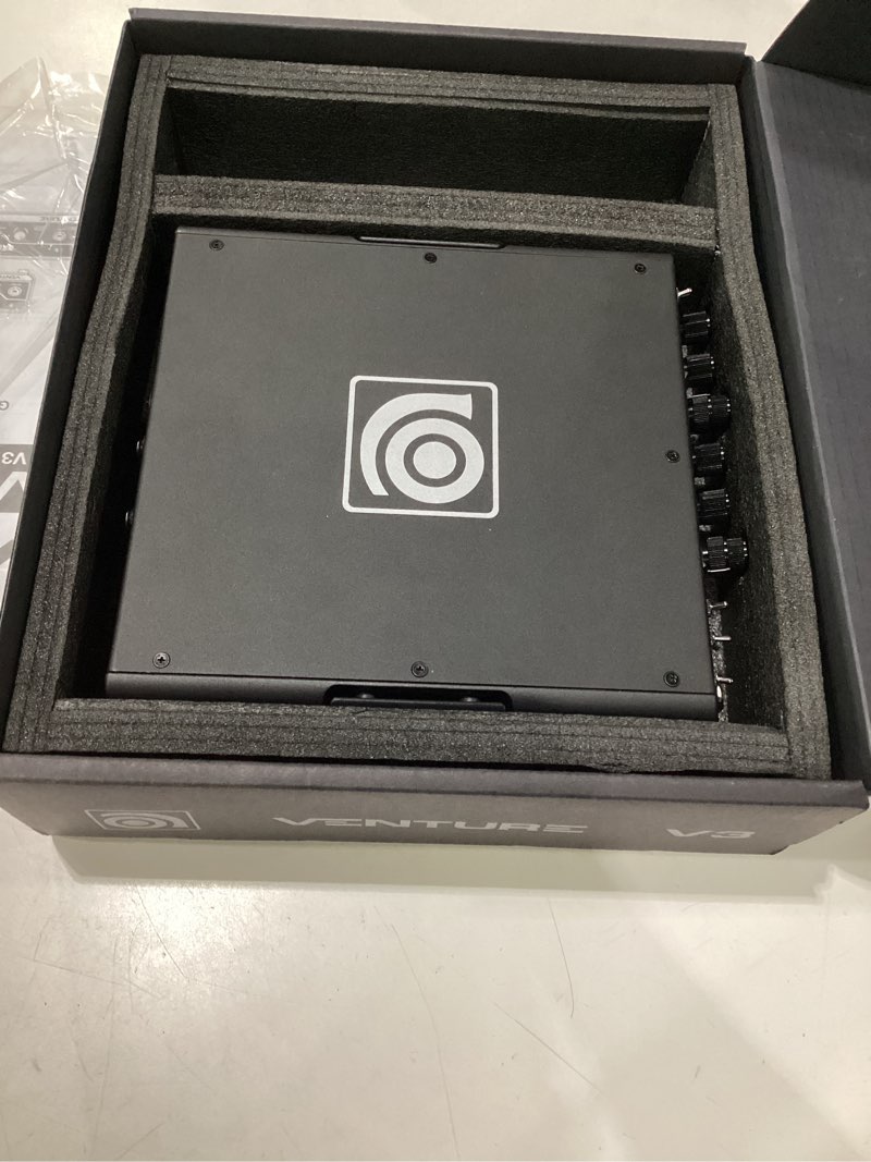 Condition photo showing Good Condition for ampeg venture v3 bass guitar head 300 watts