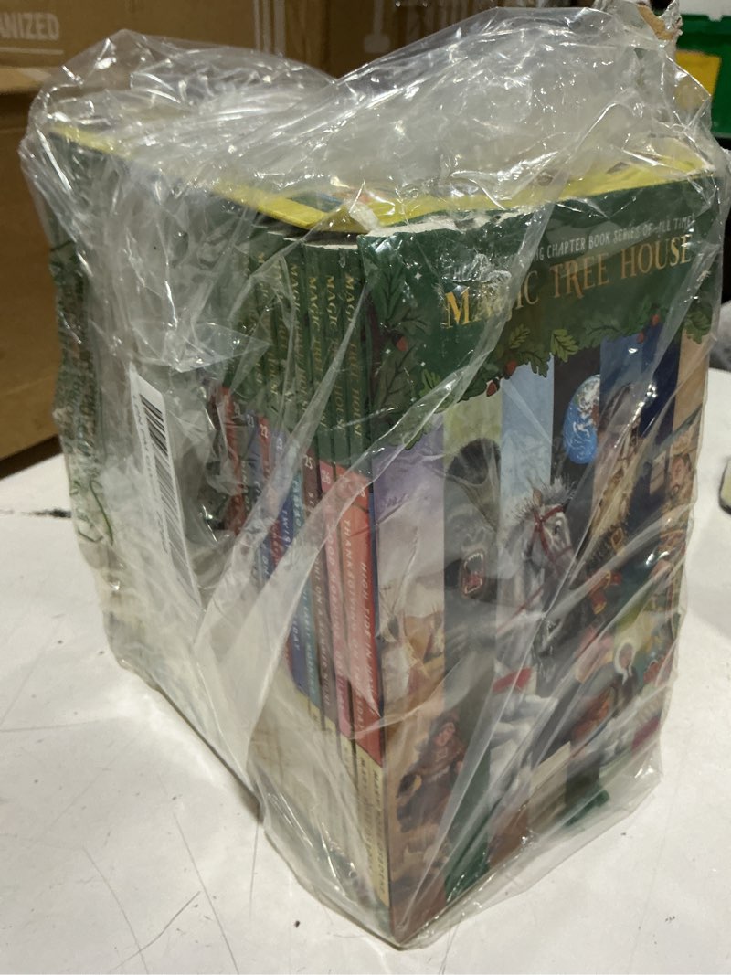 Condition photo showing Good Condition for a library of tree house complete collection set 1-28
