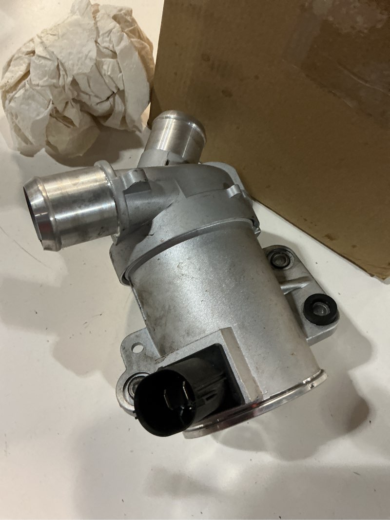 Condition photo showing Good Condition for ds7z8c419d electric water pump coolant pump compatible with fusion 2013-2020 c-max 2013-2018 ssv plug-in hybrid 2019-2020 mkz 2013-2020 l4 2.0l, oe:ds7e8c419ba ds7z8c419ba