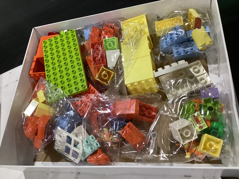 Condition photo showing Good Condition for lego duplo bluey: bluey’s family house with memory game - toddler toy for kids ages 3+ - memory game playset includes bluey figure - preschool toy gift idea for 3 year old girls and boys - 10459