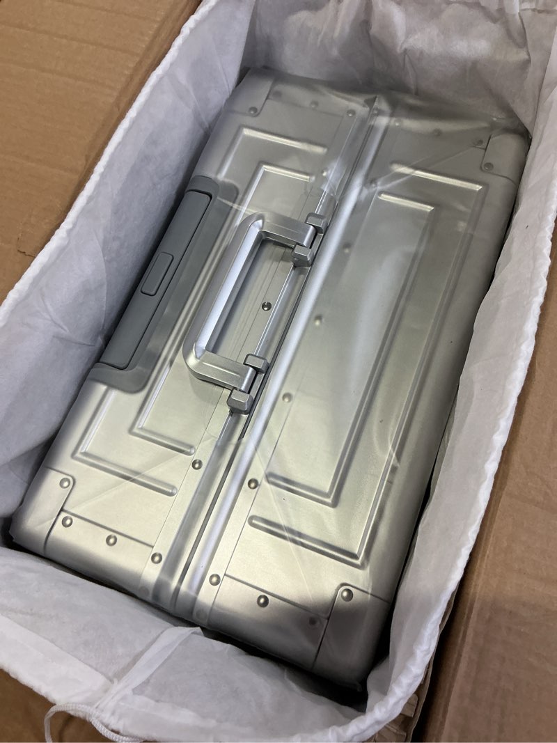 Condition photo showing Good Condition for all aluminum magnesium luggage 28inch?cut from whole aluminum sheet?3rd generation?premium magnesium metal zipperless suitcase ? (silvery, 28inch) silvery 28inch