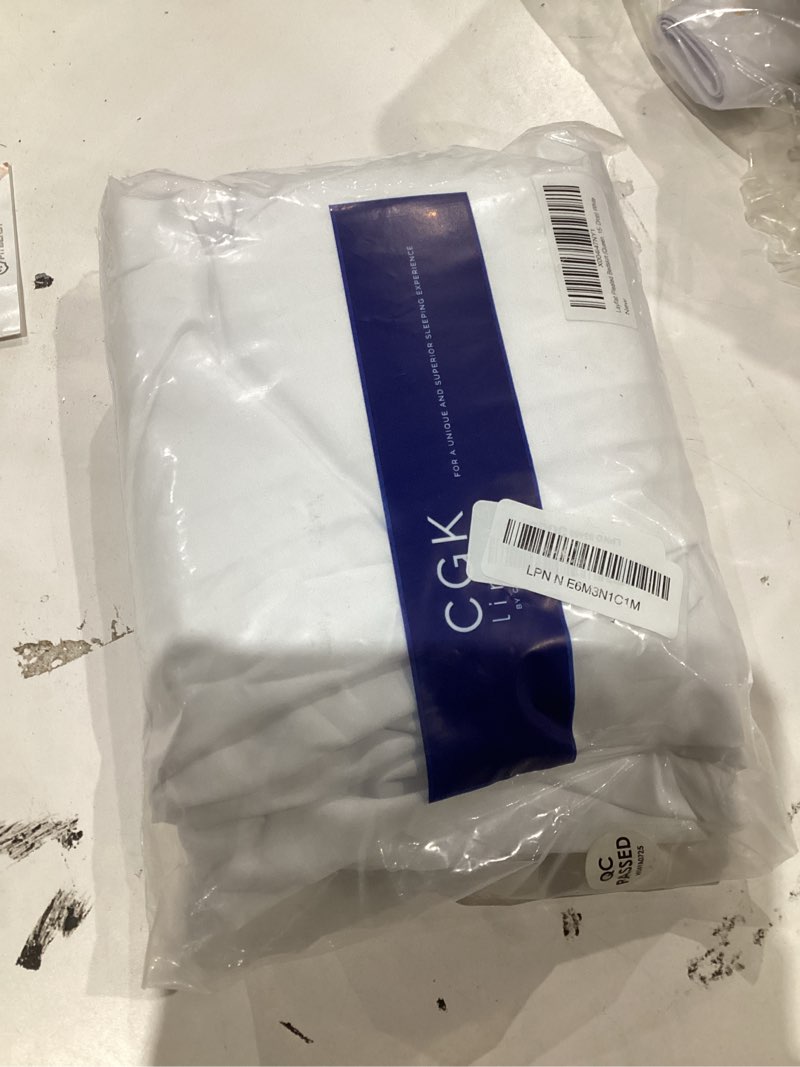 Condition photo showing As Is for pleated bed skirt queen size - 3 sided pleated bed skirt queen - ultra-soft, easy fit with 15 inch tailored drop - hotel quality, wrinkle free & fade resistant - for women, men, kids and teens - white queen 15" drop ?01 - white