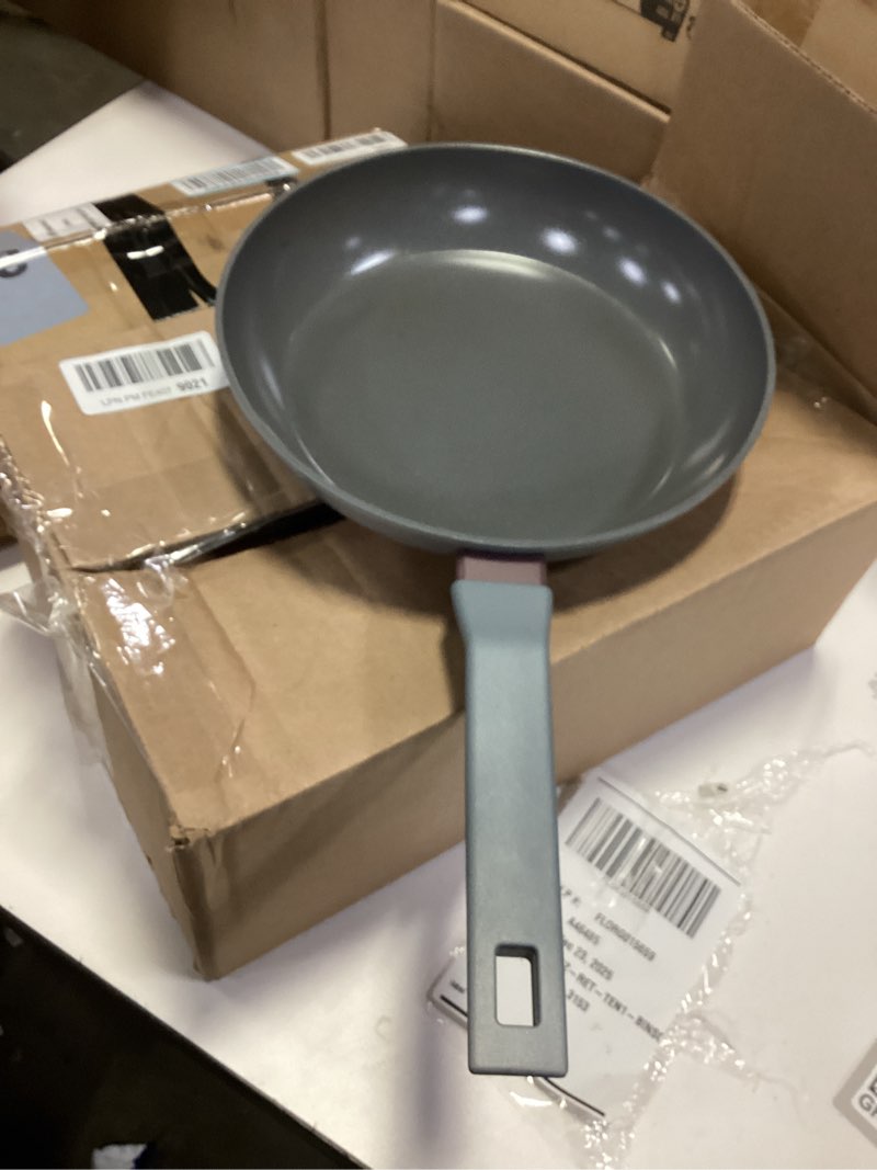 Condition photo showing Good Condition for Oster Ambrose 12 Inch Nonstick Aluminum Frying Pan in Matte Grey