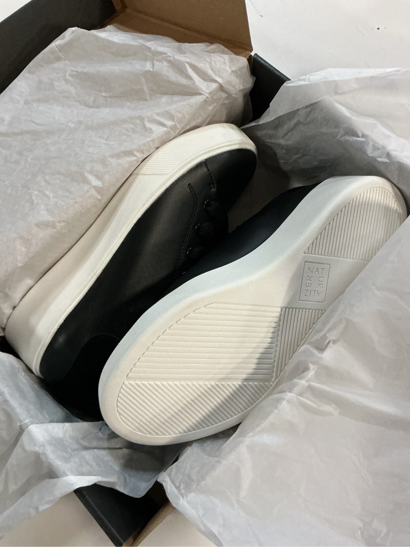 Condition photo showing New/Like New for (size:6.5)naturalizer womens morrison2.0 sneaker black leather 6.5 wi