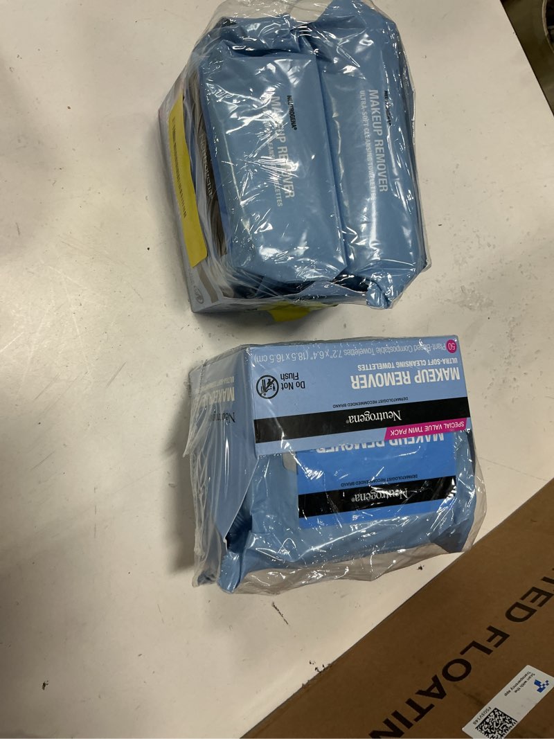 Condition photo showing New/Like New for neutrogena 4-pack makeup remover cleansing towelettes & face wipes