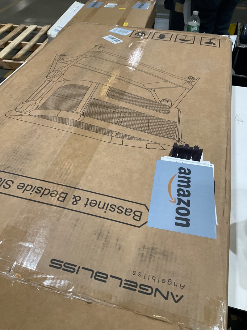 Condition photo showing Good Condition for bassinet and bedside sleeper