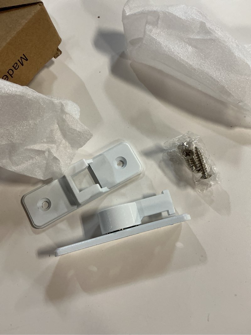 Condition photo showing New/Like New for PATIKIL 90 Degree Barn Door Lock, Flip Latches Zinc Alloy Safety Sliding Door Bolt Latch Lock for Garden Garage Bathroom Gate, White