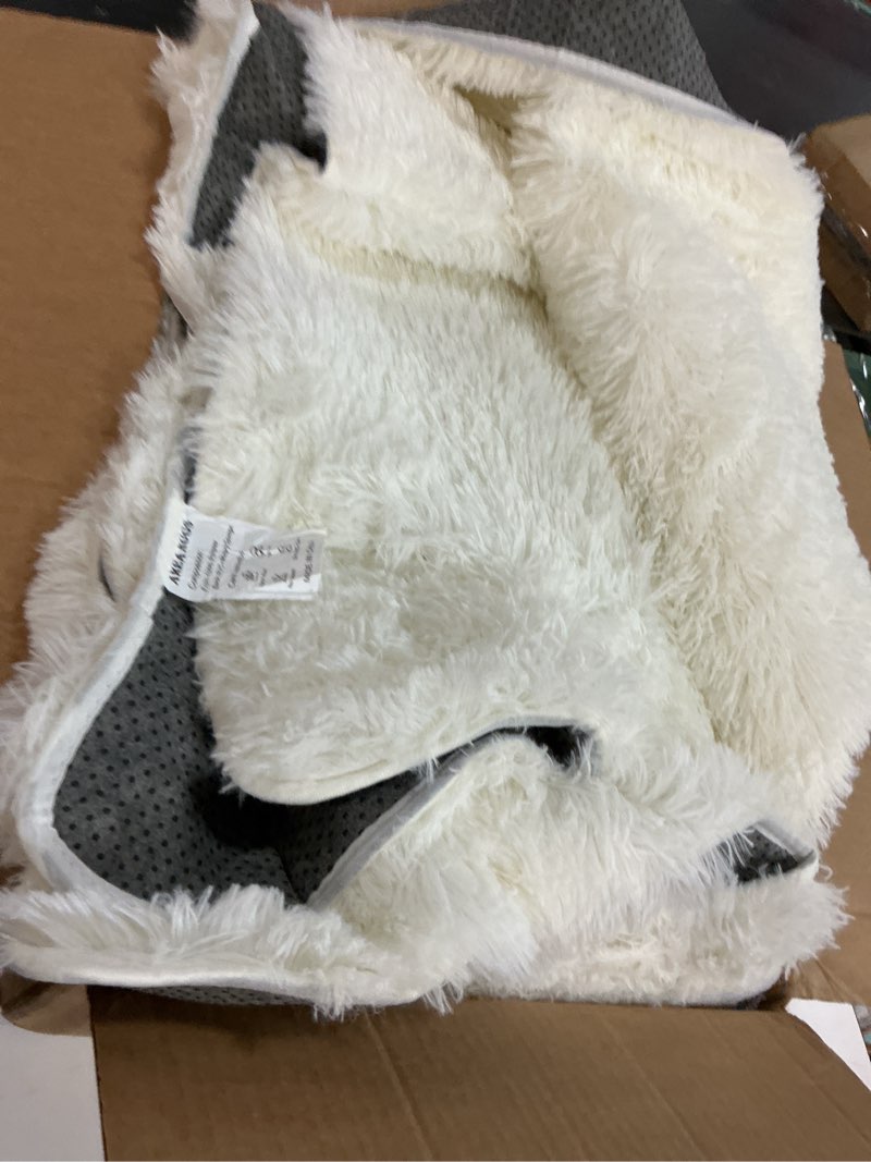 Condition photo showing Good Condition for BALAPET Modern Plush Area Rug 6X8, Ultra Soft Large Faux Fur Area Rug for Bedroom Living Room, Non-Skid Indoor Carpet for Kids Playroom Home Decor?White 6X8’FT White