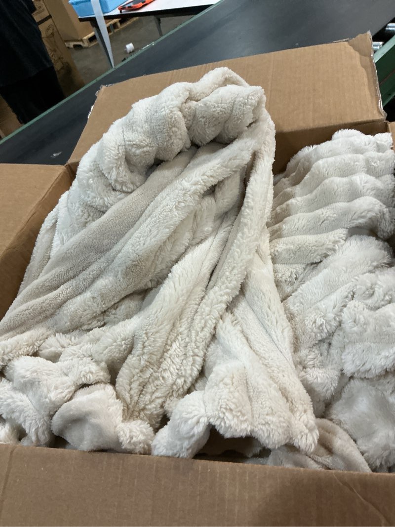 Condition photo showing Good Condition for Bedsure Fluffy Duvet Cover Set - Ultra Soft Plush Shaggy Comforter Cover King Size, Warm Flannel Fleece Bed Sets for Winter, 3 Pieces (Striped Pattern, Linen) 03 - Linen (No Comforter) King (104" x 90")
