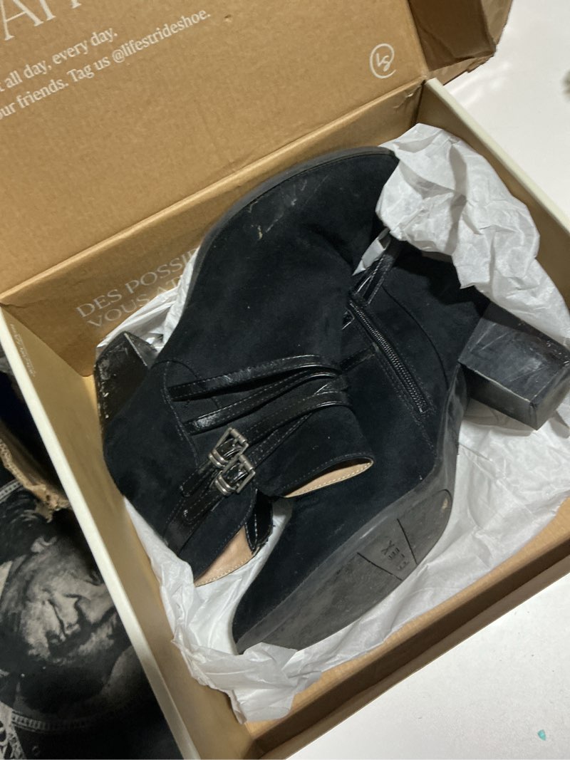 Condition photo showing As Is for lifestride women's jezebel boots black 11
