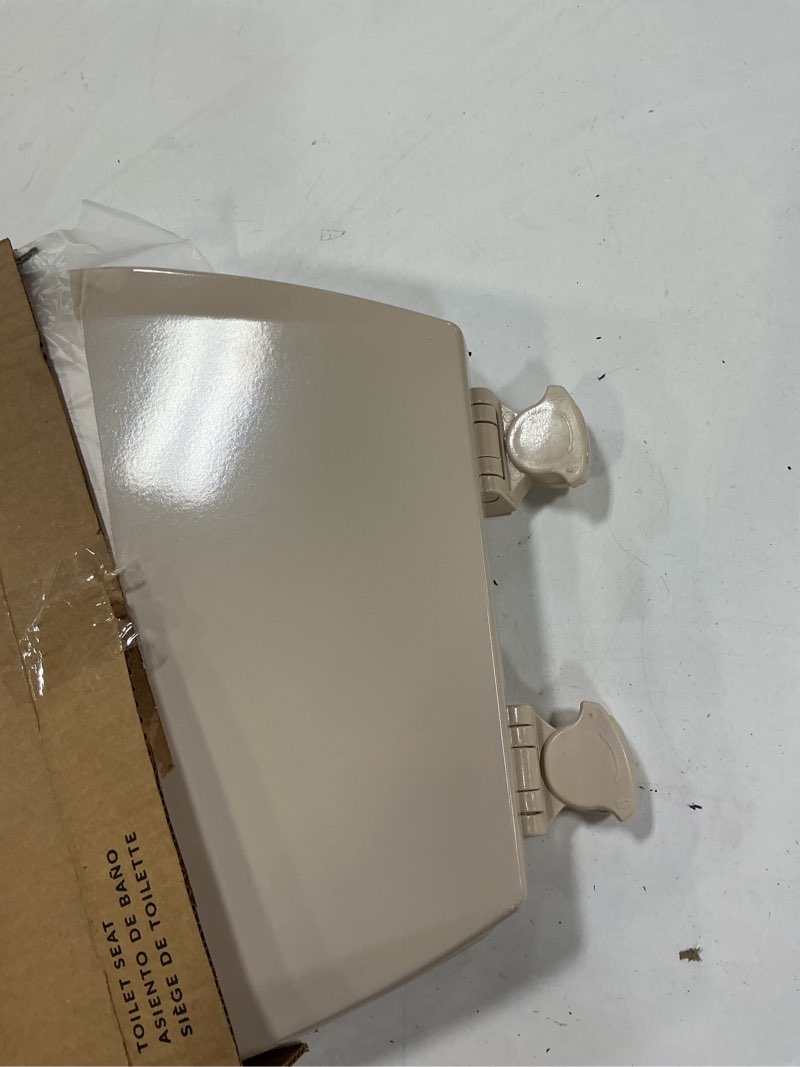 Condition photo showing Good Condition for Bemis 500EC 068 Molded Wood Round Toilet Seat with Easy Clean and Change Hinge, 1 Pack, Fawn Beige