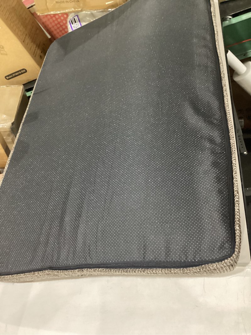 Condition photo showing Good Condition for large dog bed rectangular