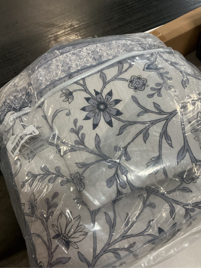Condition photo showing New/Like New for oversized queen bedspreads 120"x102" - 100% cotton super king quilt, farmhouse blue floral pattern, extra large quilted coverlet, lightweight reversible xl bedding set, 3 pcs blue/navy/white oversized queen(120"x102")