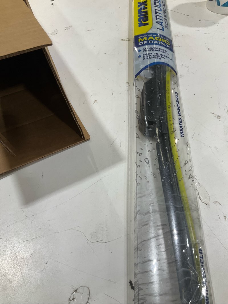 Condition photo showing New/Like New for Rain-X 5079282-2 Latitude 2-In-1 Water Repellent Wiper Blades, 28 Inch Windshield Wipers (Pack Of 1), Automotive Replacement Windshield Wiper Blades With Patented Repellency Formula 28" Latitude
