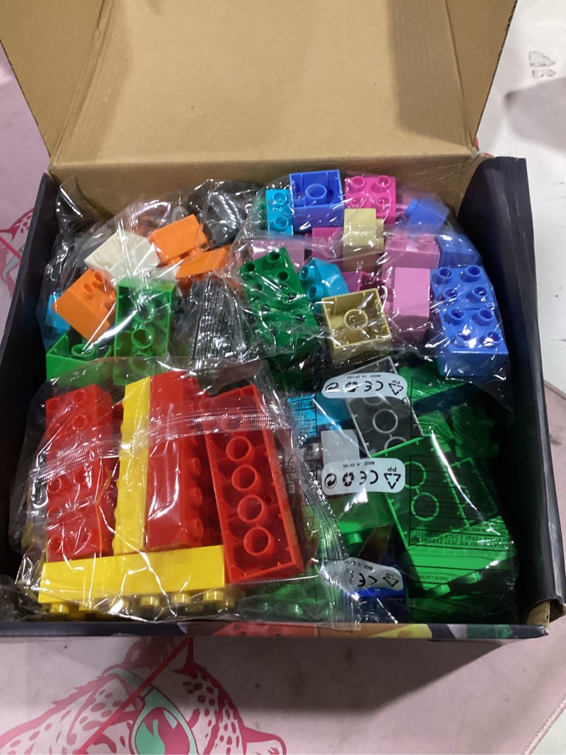 Condition photo showing New/Like New for building blocks set for kids with baseplate big building bricks 101pcs classic bulk sensory toy for kids toddlers boys girls 15 random colors birthday gift compatible with lego all major brand 101pieces