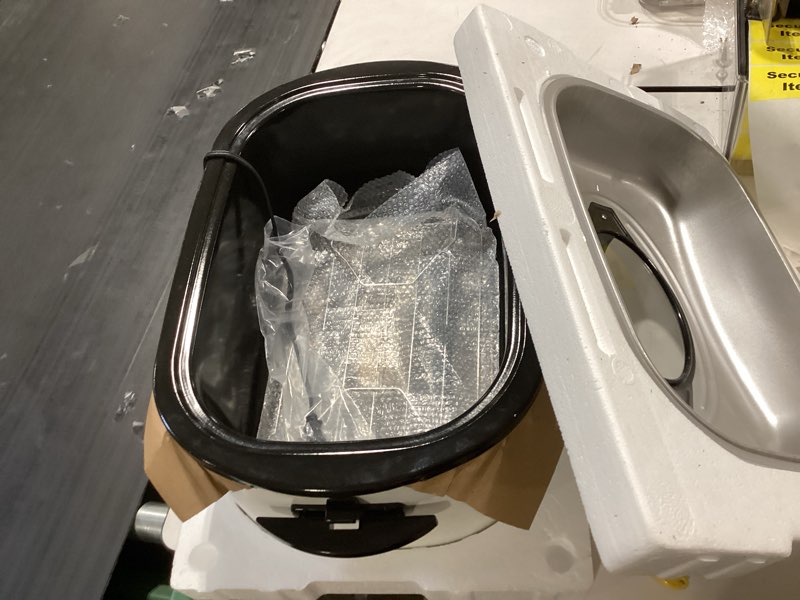 Condition photo showing Good Condition for sunvivi 26 quart electric roaster with removable pan, 30 lb electric turkey roaster oven with visible & self-basting lid,large roaster with turkey holder and cool-touch handles,white body white 26 quarts