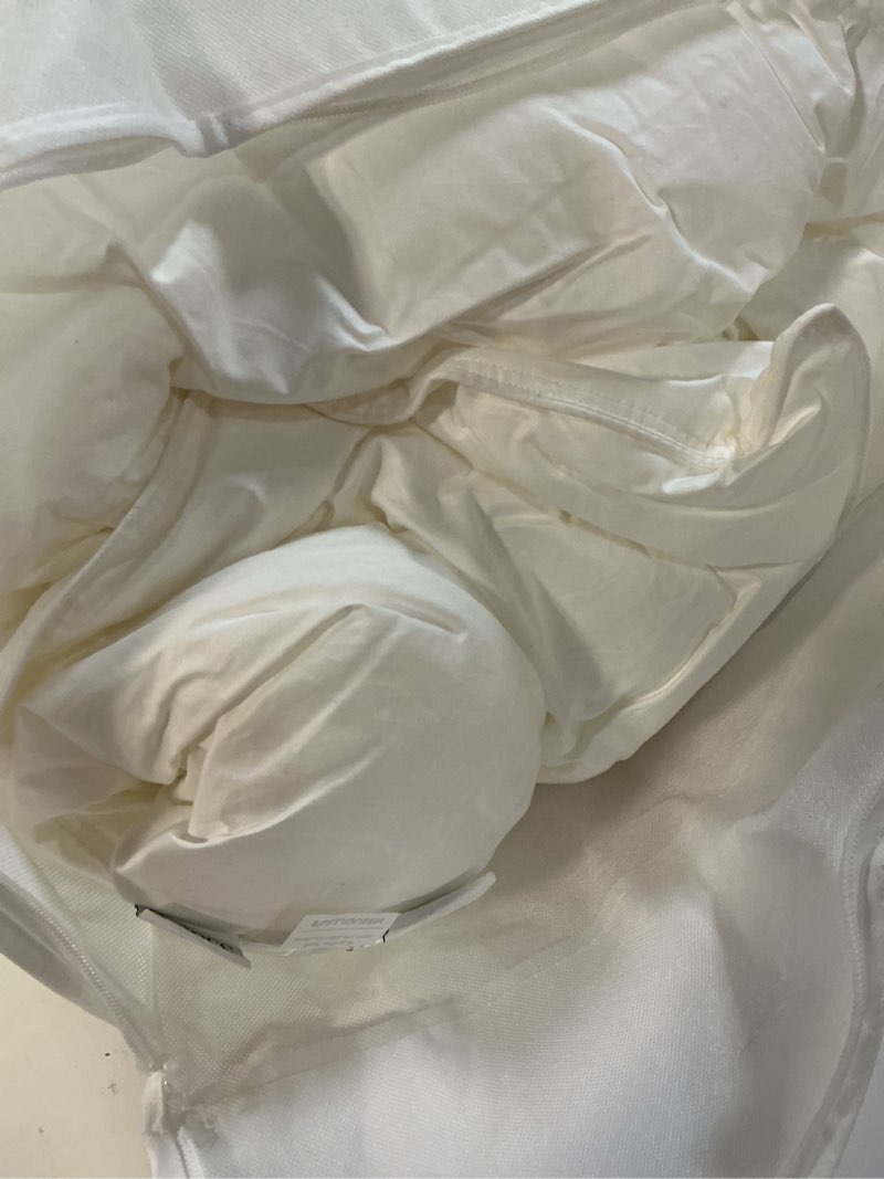 Condition photo showing Good Condition for premium down alternative comforter, full/queen, white