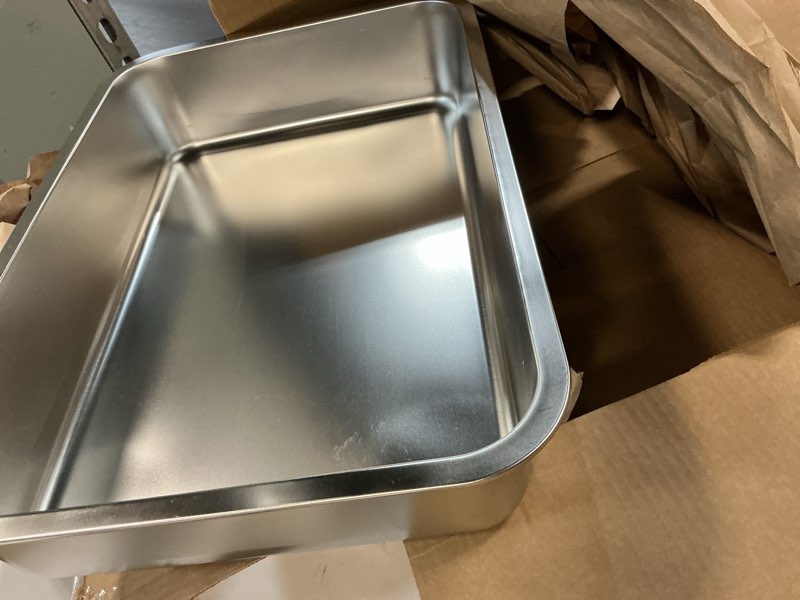 Condition photo showing Good Condition for kirecoo stainless steel litter box, large low entry metal cat pan box, indoor litter tray, non stick, no smell, easy to clean, pet toilet supplies for cats 19.48” l x 13.58” w x 3.9” h