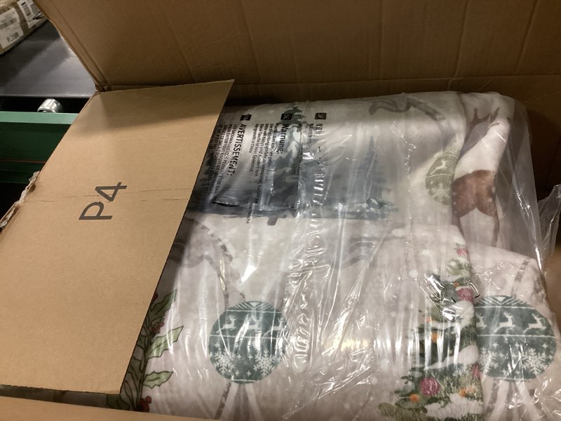 Condition photo showing Good Condition for Lahome Christmas Rugs for Living Room, Washable Christmas Rug 8x10 Under Bed Soft Xmas Tree Rug, Stain Resistance Large Carpets for Dining Room Office Holiday Decor, White White/Multi 8' x 10' (Rectangular)