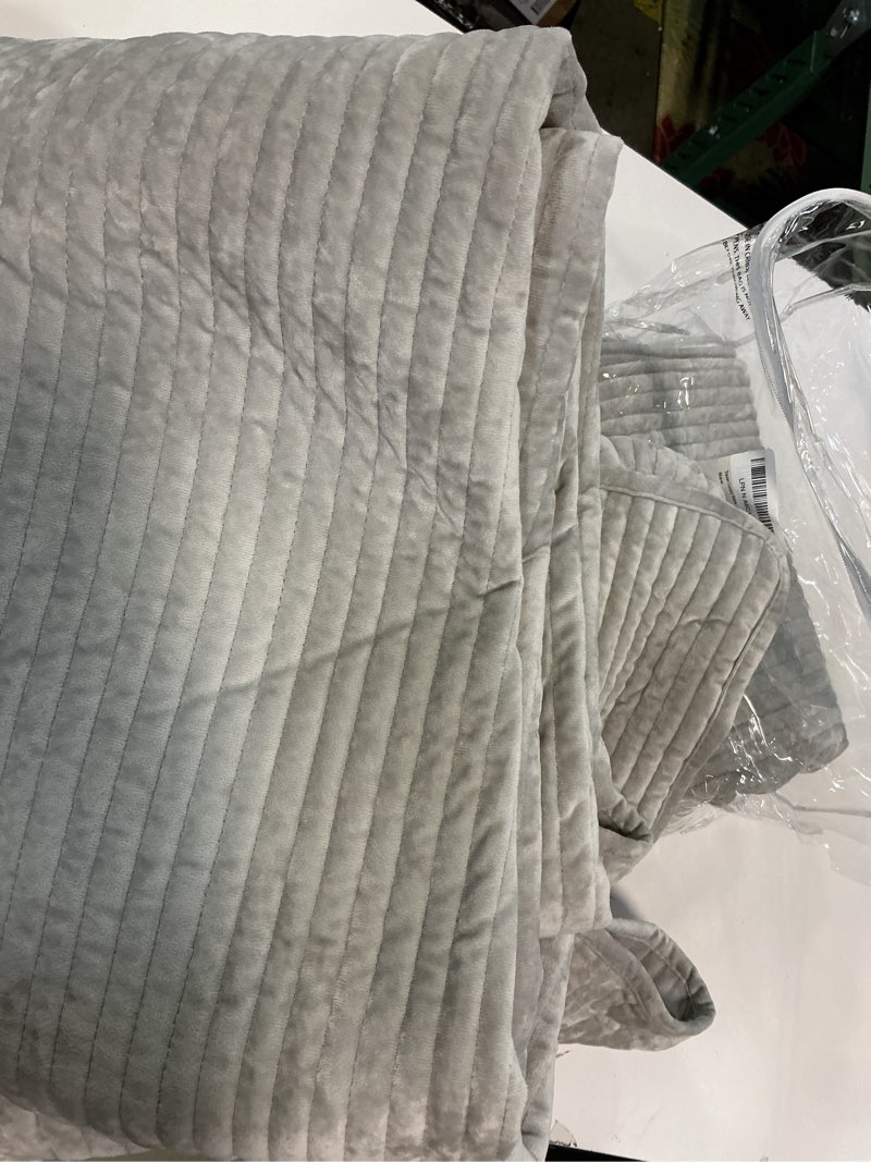 Condition photo showing Good Condition for Travan Luxury Velvet Quilt Set King Size, Ultra Soft Velvet Bedding Sets, Lightweight Quilted King Quilt Bedding Set, Oversized Bedspread Coverlet with 2 Shams for All Season, Cream White Cream White KING/CAL.KING (106"x98")