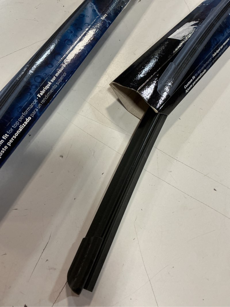 Condition photo showing Good Condition for bosch 24a18a icon beam wiper blades - driver and passenger side - set of 2 blades ( 24a & 18a) front (24a & 18a) icon combo pack (front)