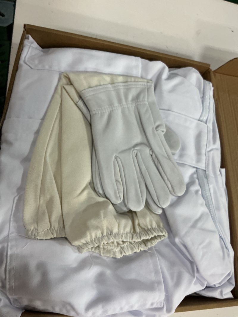 Condition photo showing Good Condition for longads professional bee suit for men and women, full body beekeeping suit with gloves & protective round veil, size l (fits 61-65 inches / 5'1"-5'5") for apiary & backyard l for 5'3"-5'7"