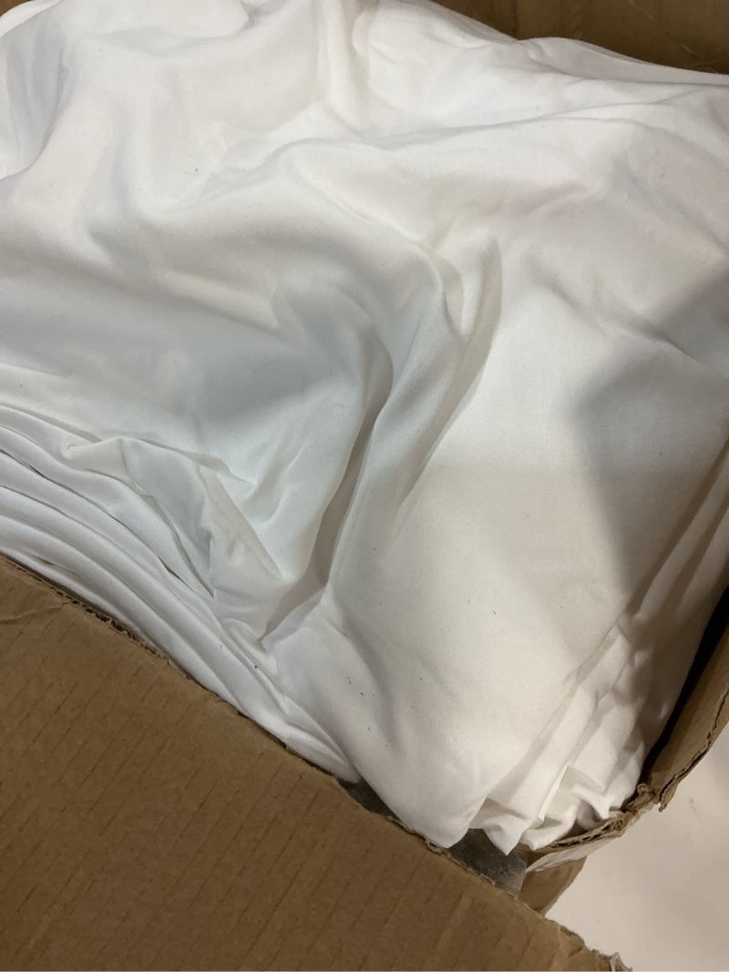 Condition photo showing New/Like New for 10 Pack White Round Tablecloths, 120 Inch Stain Resistant and Wrinkle Polyester Fabric Washable Table Clothes Cover for Kitchen Dining, Wedding, Reception Banquet, Birthday Party, Buffet Restaurant White 120 In Round, 10 Pack