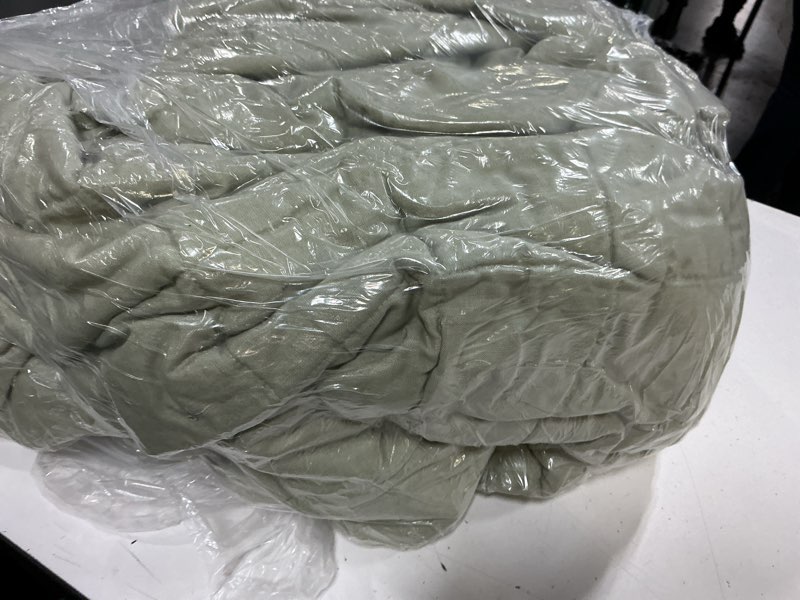 Condition photo showing Good Condition for european linen box quilt, full/queen, willowleaf
