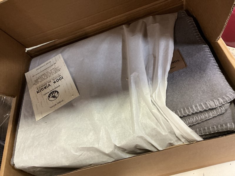 Condition photo showing Good Condition for 100% wool blanket - premium ultra-soft & warm, twin 62"x 84" large size blanket for couch, bed, home, camping & outdoors moon gray twin (62"x 84")