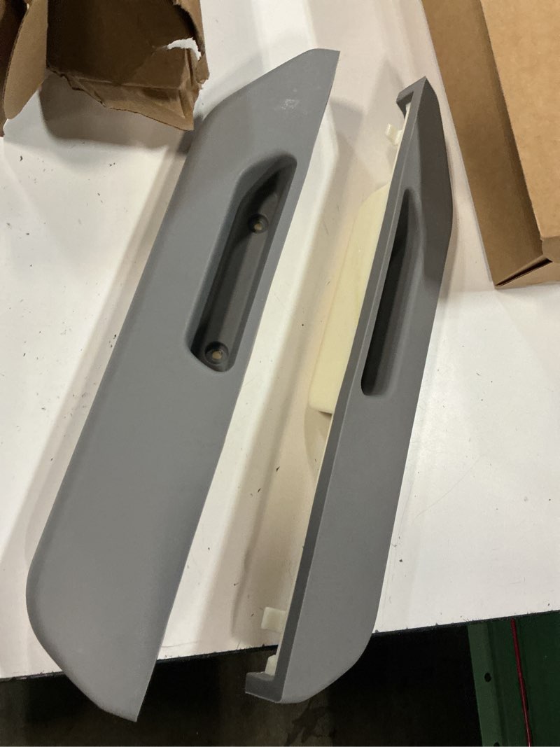 Condition photo showing As Is for front door arm rest for 1988-1994 chevy c1500 1991 1989 1990 1992 1993 mw687dn