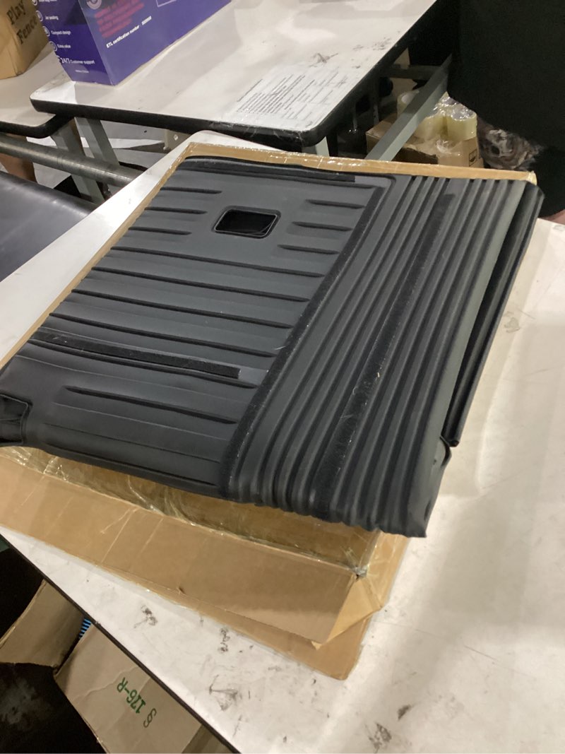 Condition photo showing New/Like New for black car floor mat for trunk medium size