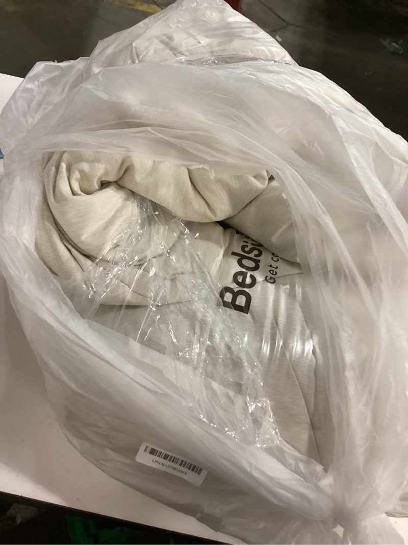 Condition photo showing Good Condition for Bedsure Oversized King Comforter Set - Beige Soft Bedding for All Seasons, Cationic Dyed Bed Set, 3 Pieces, 1 Oversized King Size Comforter (120"x98") and 2 Pillow Shams (20"x36"+2")