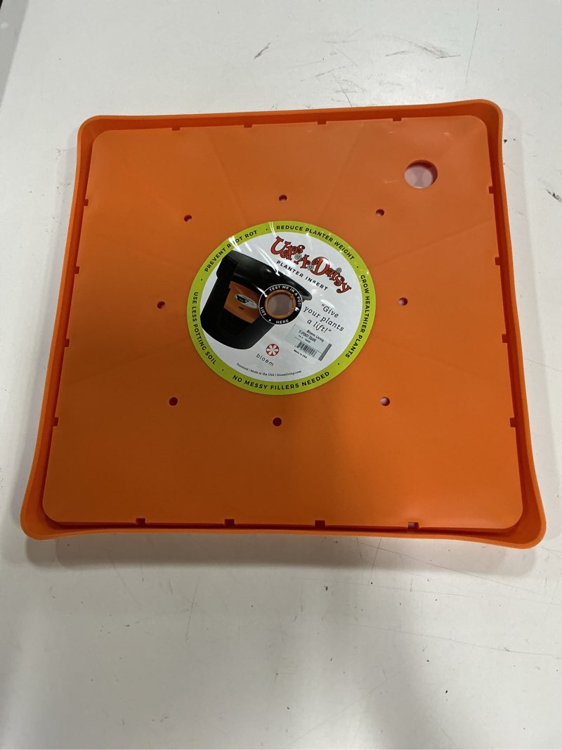 Condition photo showing New/Like New for bloem ups-a-daisy square planter insert - 14.75" width x 1" thick orange 15 inch (pack of 1)