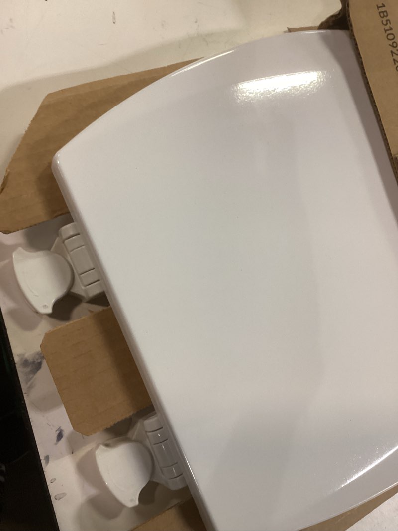 Condition photo showing New/Like New for bemis 1500ec 390 lift-off wood elongated toilet seat, cotton white (pack of 1)