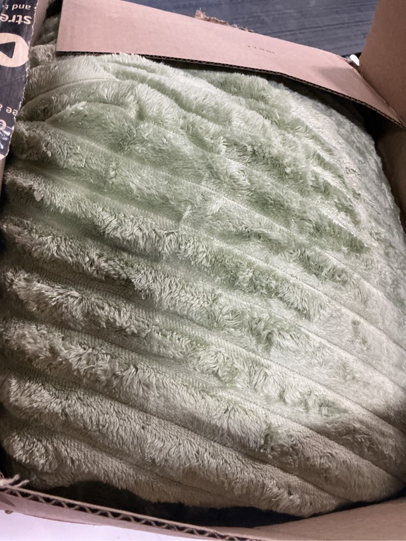 Condition photo showing As Is for Geniospin Fleece King Size Comforter Set, Soft Fuzzy Fleece King Bedding Set, 3-Pieces Green Comforter Set for All Season, Warm Fluffy Comforter with 2 Pillow Cases 1-sage Green King (102"x90")