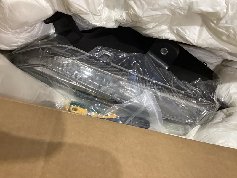 Condition photo showing Good Condition for fog light fit for 2023+ peterbilt 579 truck dot/sae approved right passenger side right fog light