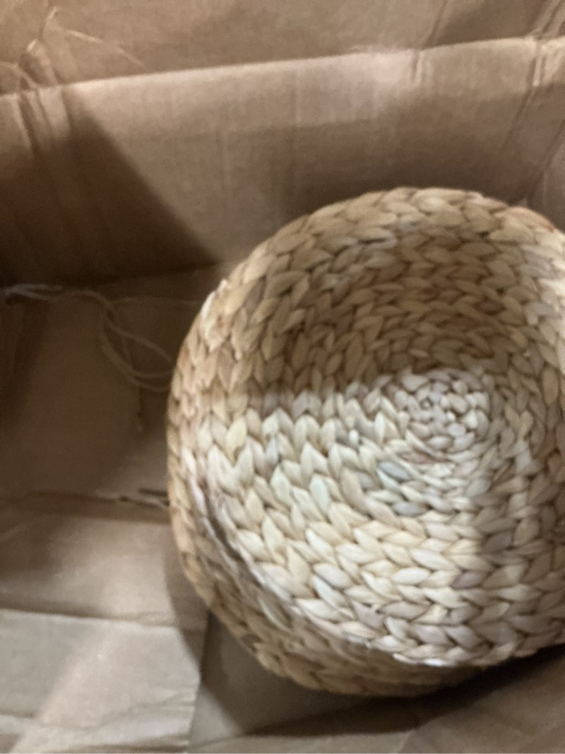 Condition photo showing Good Condition for 10 pack, round woven placemats, natural water hyacinth place mats, braided straw table mats for dining table, christmas placemats (13.8 inch) natural 13.8 inch (set of 10)