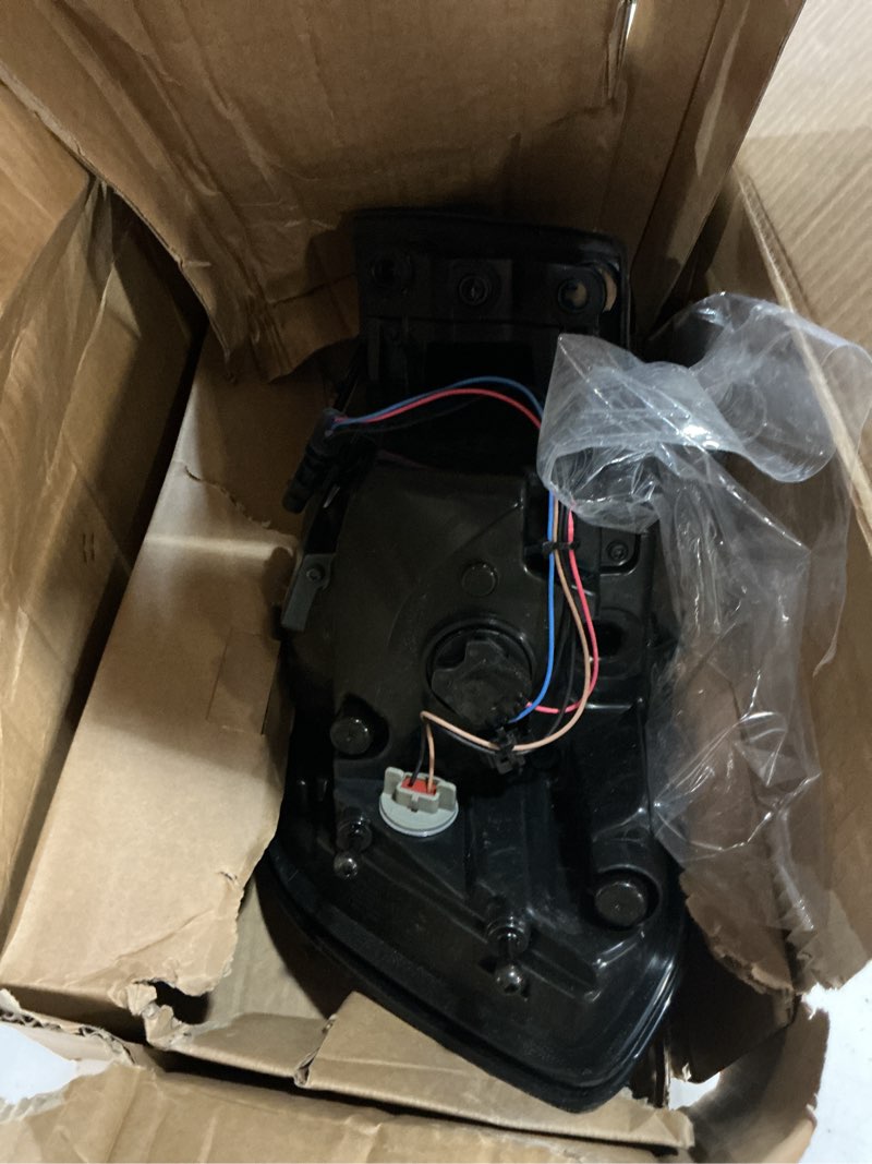 Condition photo showing Good Condition for left driver side outer tail light assembly replacement compatible with 2021-2024 jeep compass halogen taillight rear brake lamp 3 pins ch2804124