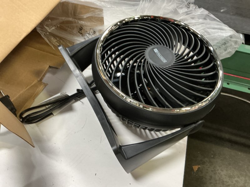 Condition photo showing Good Condition for utilitech 8-in 3-speed air circulatory fan