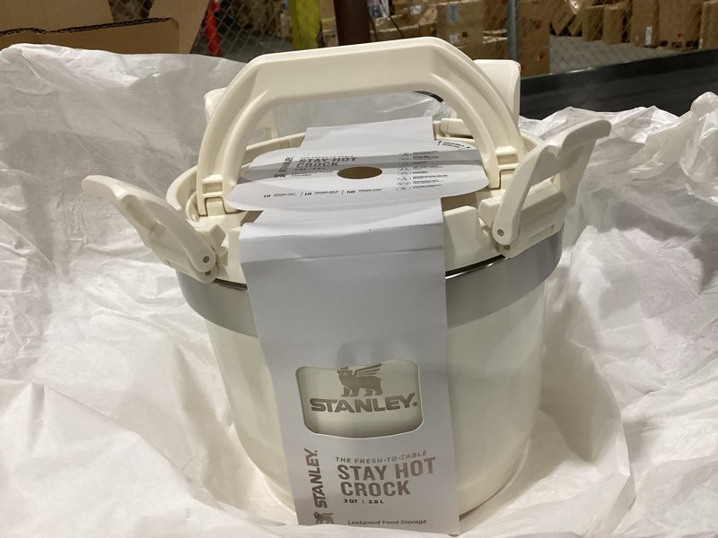 Condition photo showing Good Condition for stanley adventure fresh-to-table crock 3qt cream