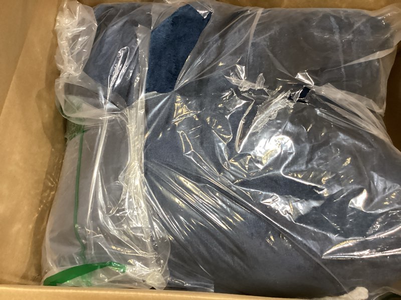 Condition photo showing Good Condition for Bedsure GentleSoft Sherpa Fleece Blanket Queen Size for Bed, Non-Heated, Thick and Warm Throw for Women and Men, Soft Fuzzy Plush Queen Blanket for Winter, Navy, 90x90 Inches Queen (90" x 90") 03 - Navy